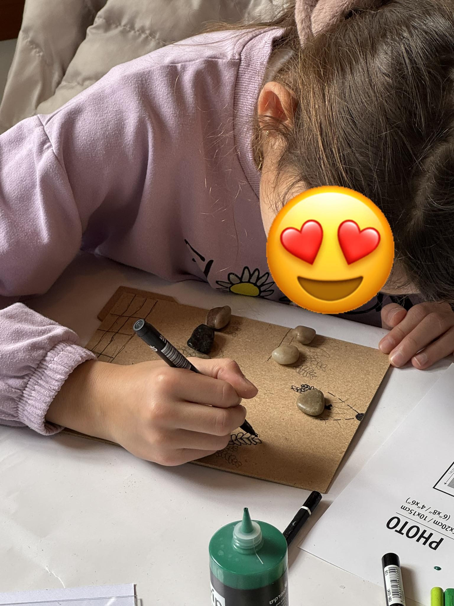 ילדים יוצרים יחד בפעילות לילדי עובדים — ArtyParty